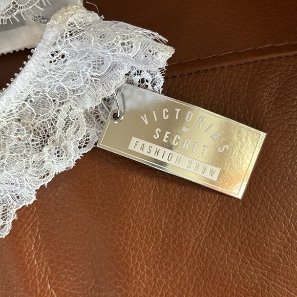 Victoria’s Secret Fashion Show Ltd Edition rhinestone white lace bra & panty set - Picture 2 of 7